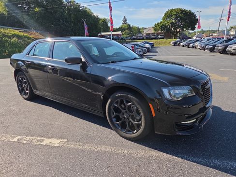 Used 2022 Chrysler 300 Touring L AWD/4WD image 1