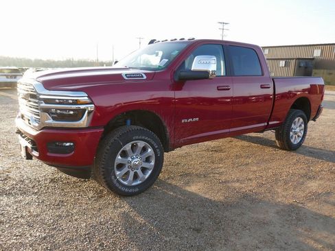 New 2026 RAM 2500 Laramie AWD/4WD image 8