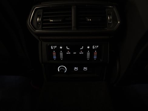 Used 2025 Lamborghini Urus SE AWD/4WD image 47