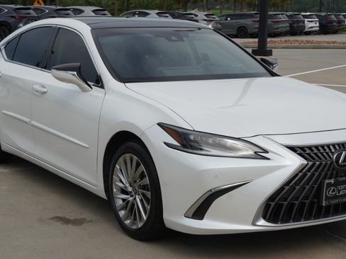 Certified 2022 Lexus ES 350 Ultra Luxury w/ Accessory Package 2 FWD image 3