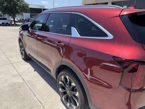 Certified 2025 Kia Sorento SX FWD image 8