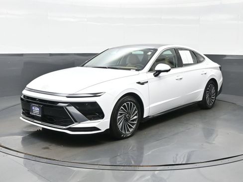 Certified 2026 Hyundai Sonata Limited FWD image 2