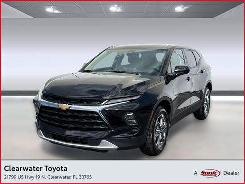 Used 2025 Chevrolet Blazer LT FWD image 1