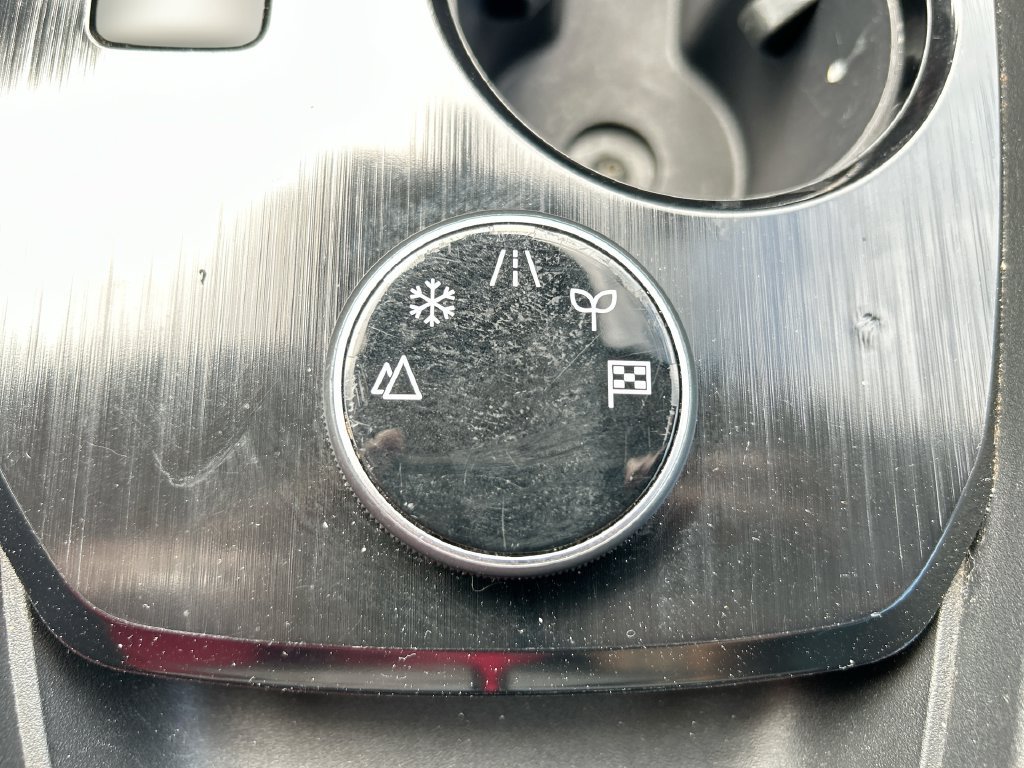 Used 2023 Nissan Rogue S AWD/4WD image 32