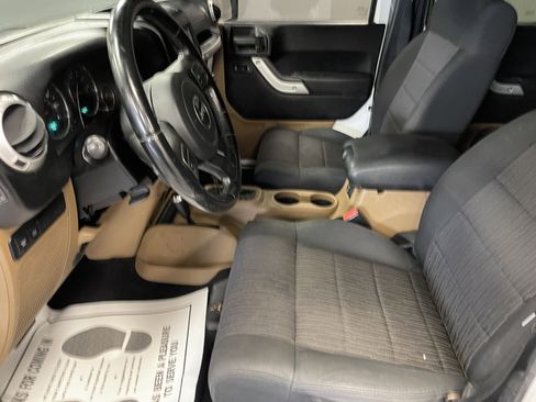 Used 2011 Jeep Wrangler Unlimited Rubicon w/ Trailer Tow Group image 9