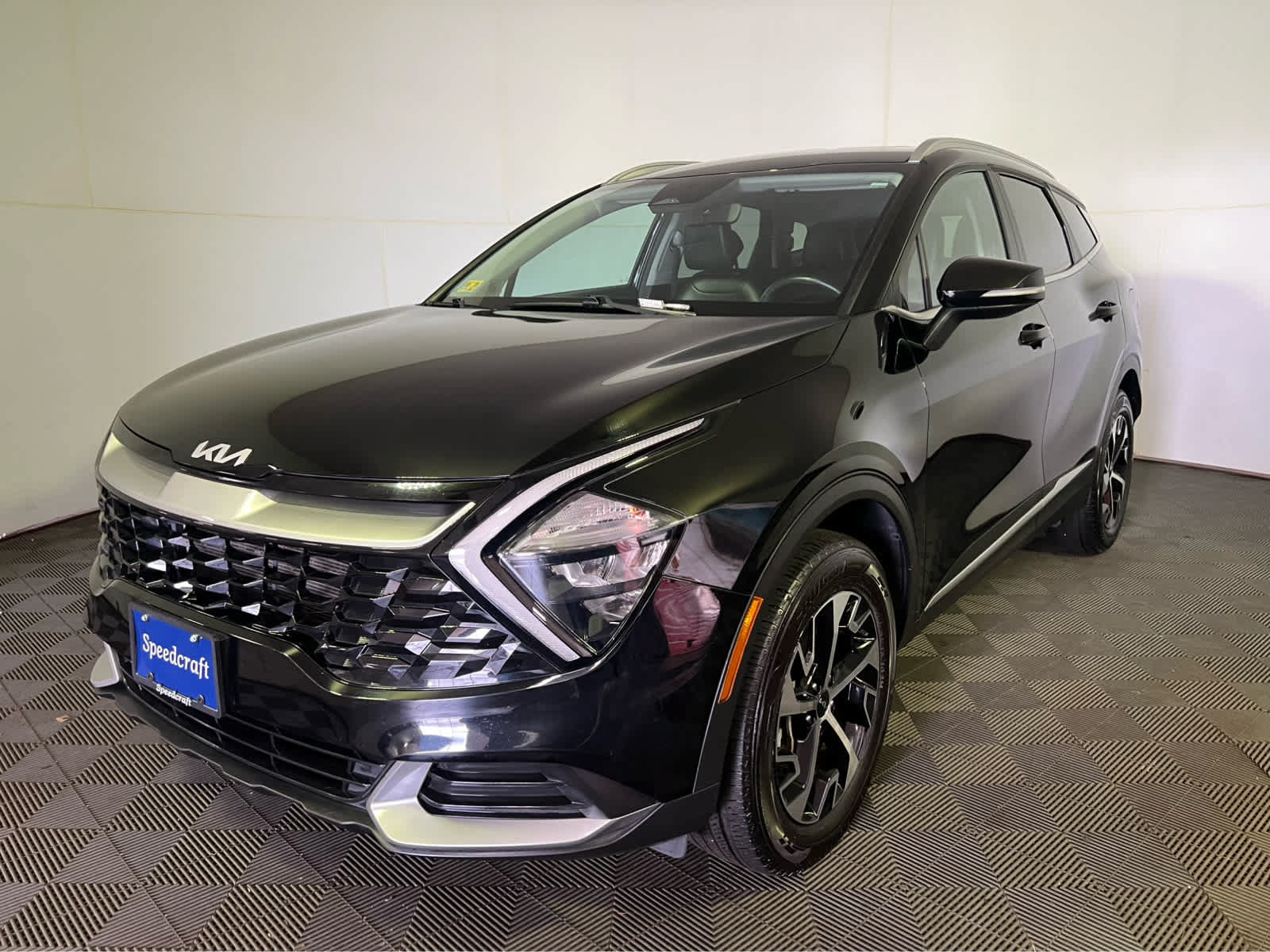 Used 2023 Kia Sportage EX AWD/4WD image 3