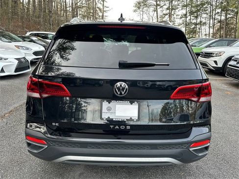 Used 2024 Volkswagen Taos SE image 6