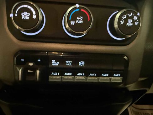 Certified 2022 RAM 2500 Big Horn w/ Snow Chief Group AWD/4WD image 33