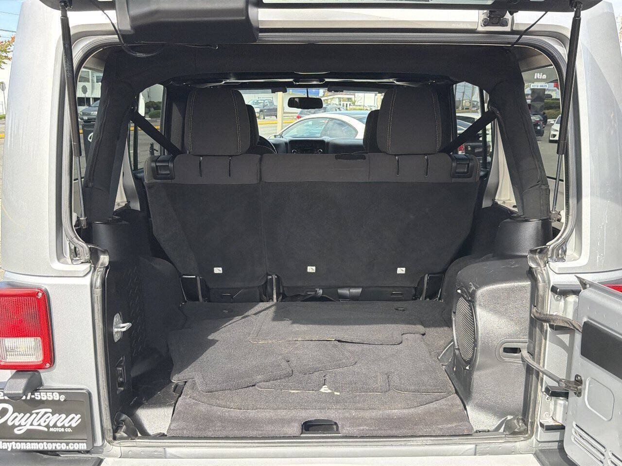 Used 2013 Jeep Wrangler Unlimited Sahara w/ Connectivity Group AWD/4WD image 6