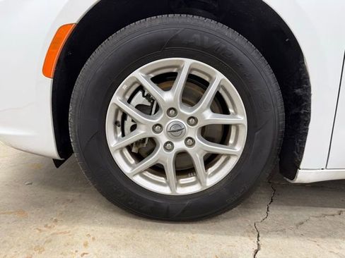 Used 2024 Chrysler Pacifica Touring-L image 30