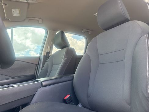 Used 2023 Nissan Rogue S image 34