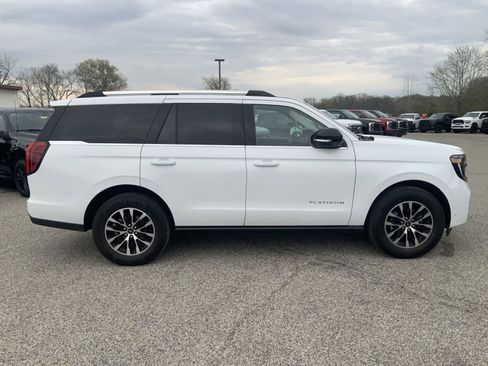 Used 2025 Ford Expedition Platinum image 14