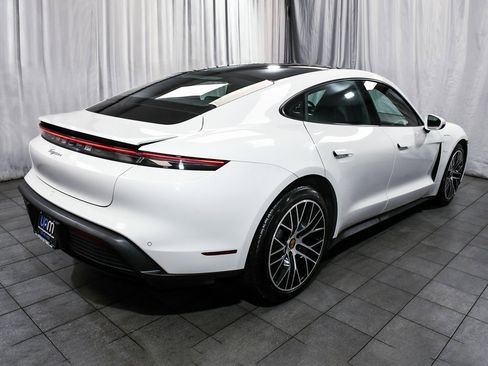 Used 2022 Porsche Taycan image 6