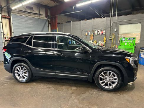 Used 2022 GMC Terrain SLT w/ Tech Package AWD/4WD image 4