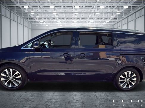 Used 2018 Kia Sedona SX image 2