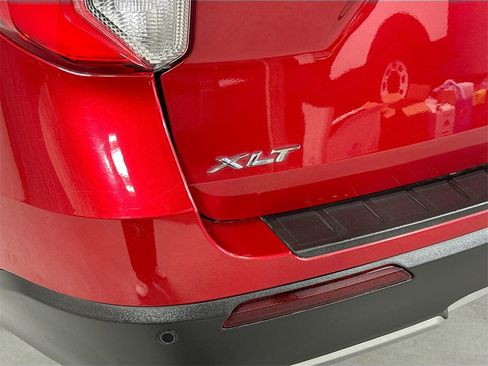 Used 2020 Ford Explorer XLT w/ Equipment Group 202A image 11