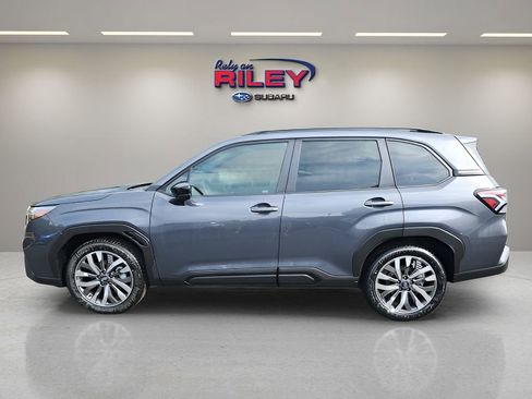 Used 2025 Subaru Forester Touring image 2