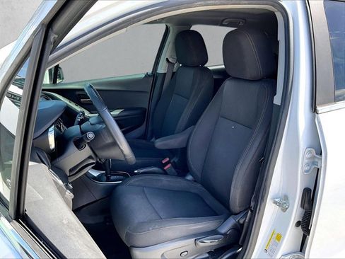 Used 2020 Chevrolet Trax LT FWD image 27
