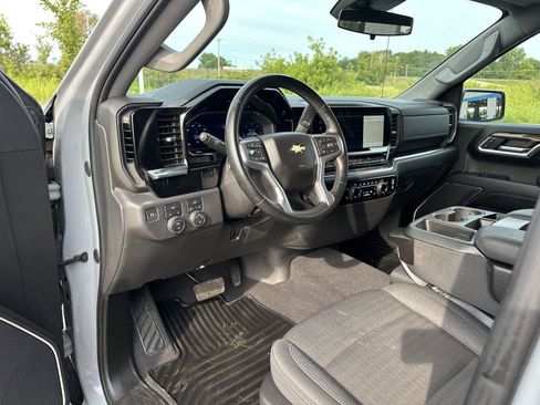 Used 2024 Chevrolet Silverado 1500 LT AWD/4WD image 19