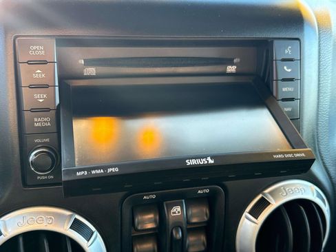 Used 2014 Jeep Wrangler Unlimited Sahara w/ Connectivity Group image 14