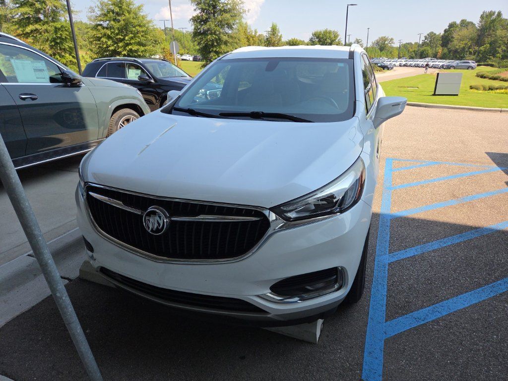 Used 2019 Buick Enclave Essence FWD image 2