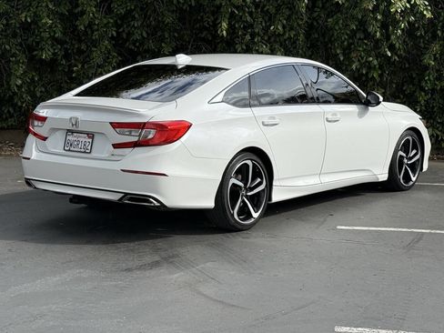 Used 2018 Honda Accord Sport image 8