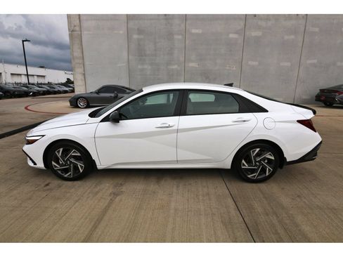 Certified 2025 Hyundai Elantra Sport FWD image 6