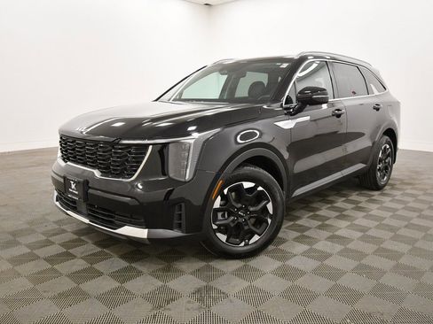 Certified 2025 Kia Sorento S image 2