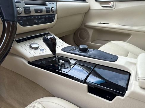 Used 2014 Lexus ES 350 w/ Premium Package image 19