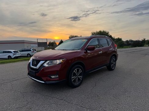 Used 2019 Nissan Rogue SV w/ Premium Package AWD/4WD image 11