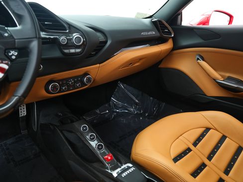 Used 2018 Ferrari 488 GTB image 31