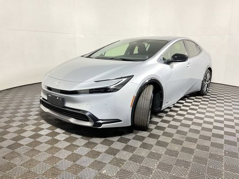 Used 2023 Toyota Prius XLE image 8