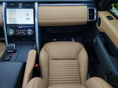 Used 2024 Land Rover Discovery Metropolitan Edition AWD/4WD image 43