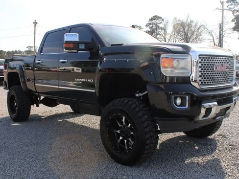 Used 2015 GMC Sierra 2500 Denali w/ Duramax Plus Package image 5