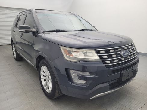 Used 2017 Ford Explorer XLT image 13