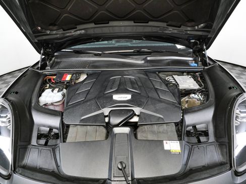 Certified 2022 Porsche Cayenne Coupe AWD/4WD image 36