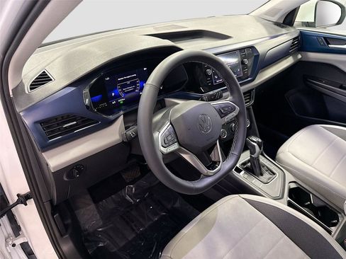 Used 2022 Volkswagen Taos SE image 9