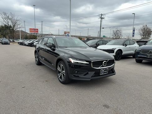 New 2026 Volvo V60 B5 Cross Country Plus w/ Protection Package Premier image 7