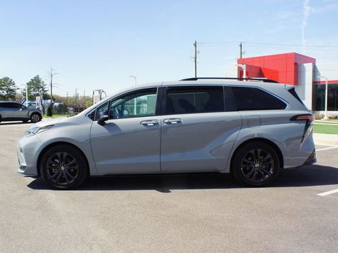 Used 2024 Toyota Sienna XSE w/ XSE Premium Package image 14