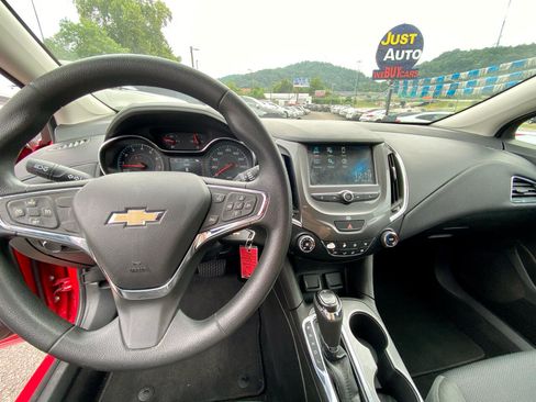 Used 2018 Chevrolet Cruze LT image 17