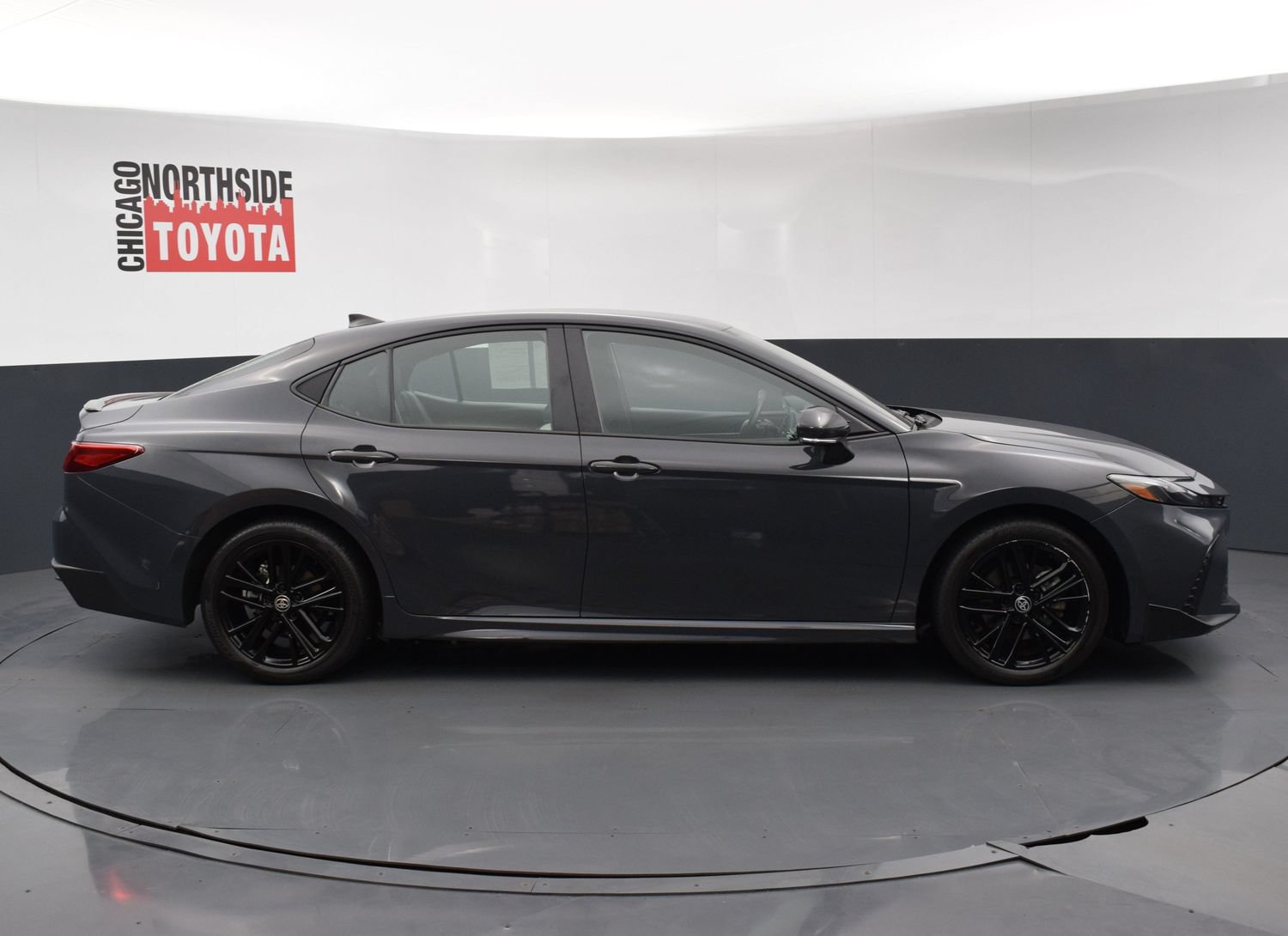 Used 2025 Toyota Camry SE FWD image 5