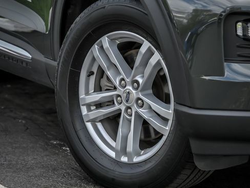 Certified 2023 Ford Explorer XLT w/ Equipment Group 202A AWD/4WD image 3