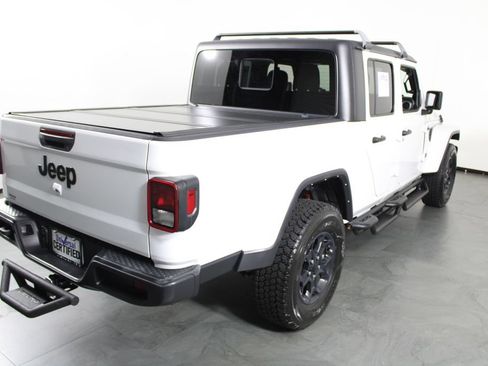 Used 2023 Jeep Gladiator Sport AWD/4WD image 3