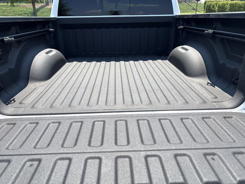 Used 2025 RAM 1500 Laramie w/ Sport Appearance Package AWD/4WD image 34