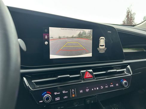 Used 2023 Kia Niro EX image 19