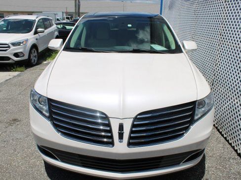Used 2018 Lincoln MKT AWD w/ Technology Package image 3