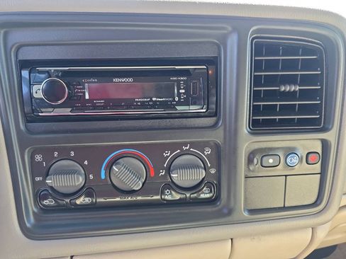 Used 2001 Chevrolet Suburban 2500 LT w/ LT Preferred Equipment Group AWD/4WD image 20