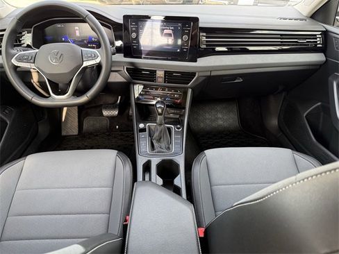 Certified 2025 Volkswagen Jetta SE w/ Sunroof Package image 8