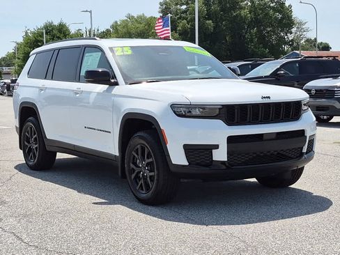 Used 2025 Jeep Grand Cherokee L Altitude AWD/4WD image 2