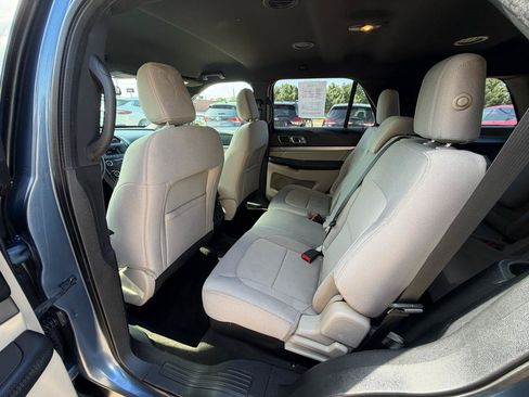 Used 2018 Ford Explorer XLT FWD image 16